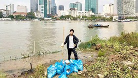 Đoàn Hoàng và người bạn thân đã dọn sạch đoạn bờ sông gần cầu Ông Cậy (quận 2)