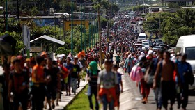 Đoàn di dân với số lượng kỷ lục hướng về phía Mỹ. Ảnh: REUTERS