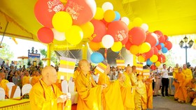 Thả bong bóng và chim bồ câu tại lễ hội Quán Thế Âm năm Kỷ Hợi - PL.2563 cầu cho quốc thái dân an