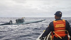 Hải quân Colombia theo dõi chiếc tàu ngầm chở 8 tấn cocaine trên Thái Bình Dương ngày 19-9-2019. Ảnh: TTXVN