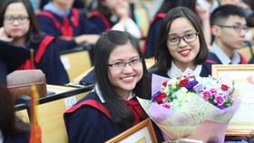 Tuyển dụng sinh viên xuất sắc vào cơ quan đảng, nhà nước