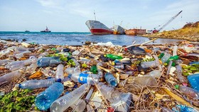 Khuyến khích doanh nghiệp tái chế rác thải nhựa