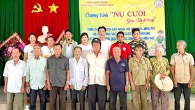 Chăm lo người già neo đơn