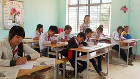 Khẩn trương chi tiền lương cho giáo viên hợp đồng tại Quảng Ngãi