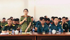 Cán bộ, chiến sĩ vũ trang phải gần dân, sát dân