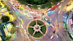 Muôn sắc bùng binh