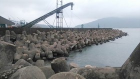 Hà Tĩnh đề nghị đầu tư hoàn thiện đê chắn sóng cảng Vũng Áng