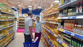 Người tiêu dùng có rất nhiều sự chọn lựa khi các sản phẩm dầu ăn được bán trên thị trường ngày càng đa dạng hơn