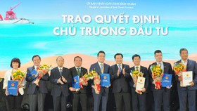 Bình Thuận trao quyết định đầu tư dự án Thanh Long Bay cho Nam Group