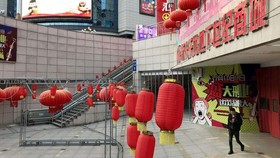 Neoglory Place mall, near Yiwu, has few customers and most shops have closed. JAMES T. AREDDY/THE WALL STREET JOURNAL