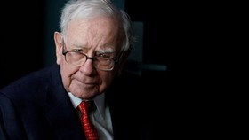 Warren Buffett's Berkshire Hathaway is looking to diversify its fundraising. © Reuters