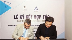 Mr. Bui Vu Thanh - Founder of AMPA Education signed a cooperation agreement with Mr. Bernard Depasquale - CEO of Australian Music Examinations Board (AMEB).
