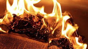 Phản cảm “hóa vàng” sách