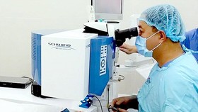 Gel dính chữa lành tổn thương giác mạc