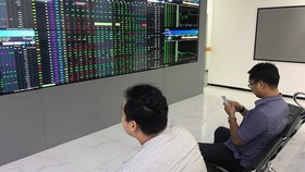 VN-Index tăng gần 9 điểm