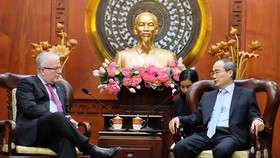 Đồng chí Nguyễn Thiện Nhân tiếp ông Craig Chittick, Đại sứ Đặc mệnh toàn quyền Australia tại Việt Nam. Ảnh: VOH