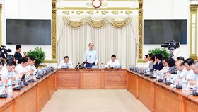 Bí thư Thành ủy TPHCM Nguyễn Thiện Nhân phát biểu tại buổi sơ kết. Ảnh: Việt Dũng
