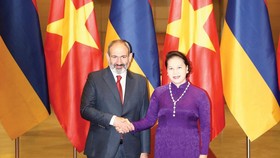 Chủ tịch Quốc hội Nguyễn Thị Kim Ngân và Thủ tướng Cộng hòa Armenia Nikol Pashinyan. Ảnh TTXVN