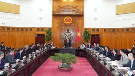Quang cảnh buổi tiếp đoàn doanh nghiệp Singapore tại Trụ sở Chính phủ chiều 15-7. Ảnh: VGP