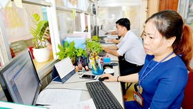 Công chức nhận lương, khen thưởng theo năng suất lao động