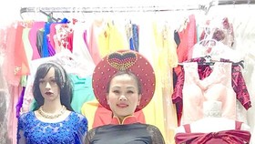 Thu Hiền và mẫu áo dài được người Đức đặc biệt chú ý