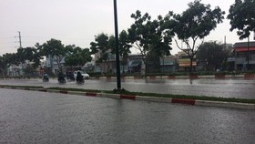 Xuất hiện áp thấp, miền Nam mưa to