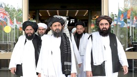Một phái đoàn Taliban trong cuộc gặp với quan chức cấp cao Chính phủ Afghanistan vào tháng 5-2019 tại Nga