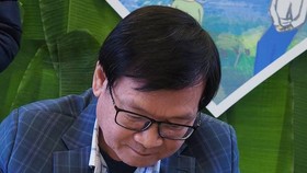 Nhà văn Nguyễn Nhật Ánh ký tặng sách mới