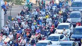 Dùng khẩu trang chuyên dụng khi ra đường