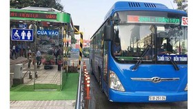 Cần có xe buýt đón khách theo yêu cầu và các trạm xe đạp