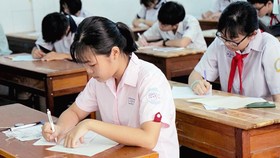 Sự cố đề khiến 6.400 học sinh thi lại môn Ngữ văn: Thí sinh lo lắng