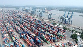 Tìm cách xử lý hàng chục ngàn kiện hàng vô chủ