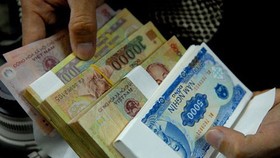 Xử lý hành vi đổi tiền lẻ trái luật