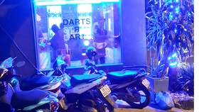 Quán bar ồn ào thâu đêm suốt sáng