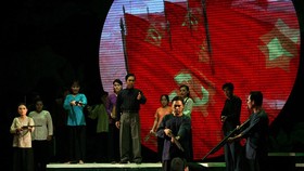 Vở cải lương "Cuộc đời của mẹ" lưu diễn miền Bắc