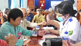 Tháng 4 về “R”