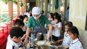 Dinh dưỡng học đường hợp lý đóng vai trò quan trọng đối với sự phát triển toàn diện của trẻ