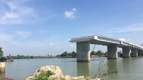 Tôi có thấy: Cầu Long Đại bị bỏ dở dang