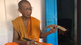 Đi tìm truyền nhân viết kinh Phật trên lá buông