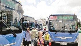 Bị dọa ngưng cấp khí CNG, xe buýt điêu đứng