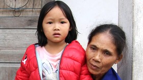 Hai bà cháu khổ nghèo, không nơi nương tựa