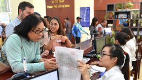 Bỏ “rào cản” hộ khẩu trong tuyển công chức