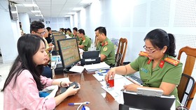 Làm hộ chiếu nhanh “chính chủ” chỉ 200.000 đồng