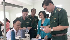 Mẹ của em ở trường…