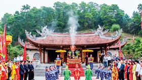 Về đất Tổ nghe truyền thuyết Rồng Tiên