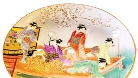 Ngắm hoa Anh đào trên gốm sứ Satsuma