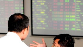 Chứng khoán tháng 5: Thách thức nhiều hơn cơ hội