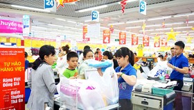 Nhiều mặt hàng Việt giảm giá để ổn định thị trường