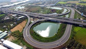 Đường cao tốc Thành phố Hồ Chí Minh-Trung Lương đoạn qua Tân An (Long An), một phần của tuyến cao tốc Bắc – Nam. Ảnh minh họa: TTXVN