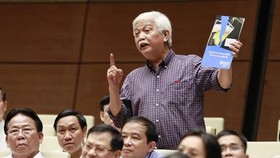 Đại biểu Dương Trung Quốc: Nếu thông qua “luật rượu bia” thì... thôi xem bóng đá